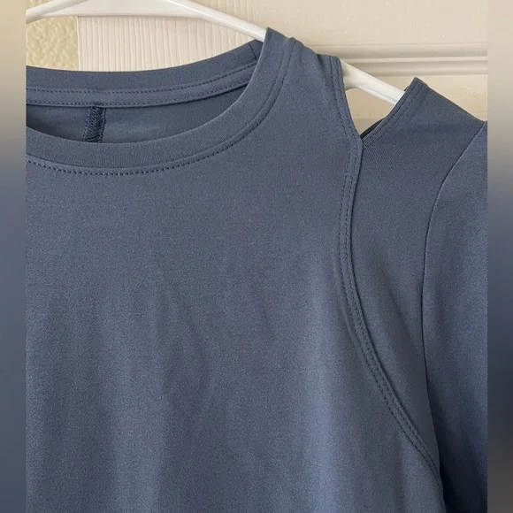 All in motion cropped long sleeve top - Picture 3 of 4